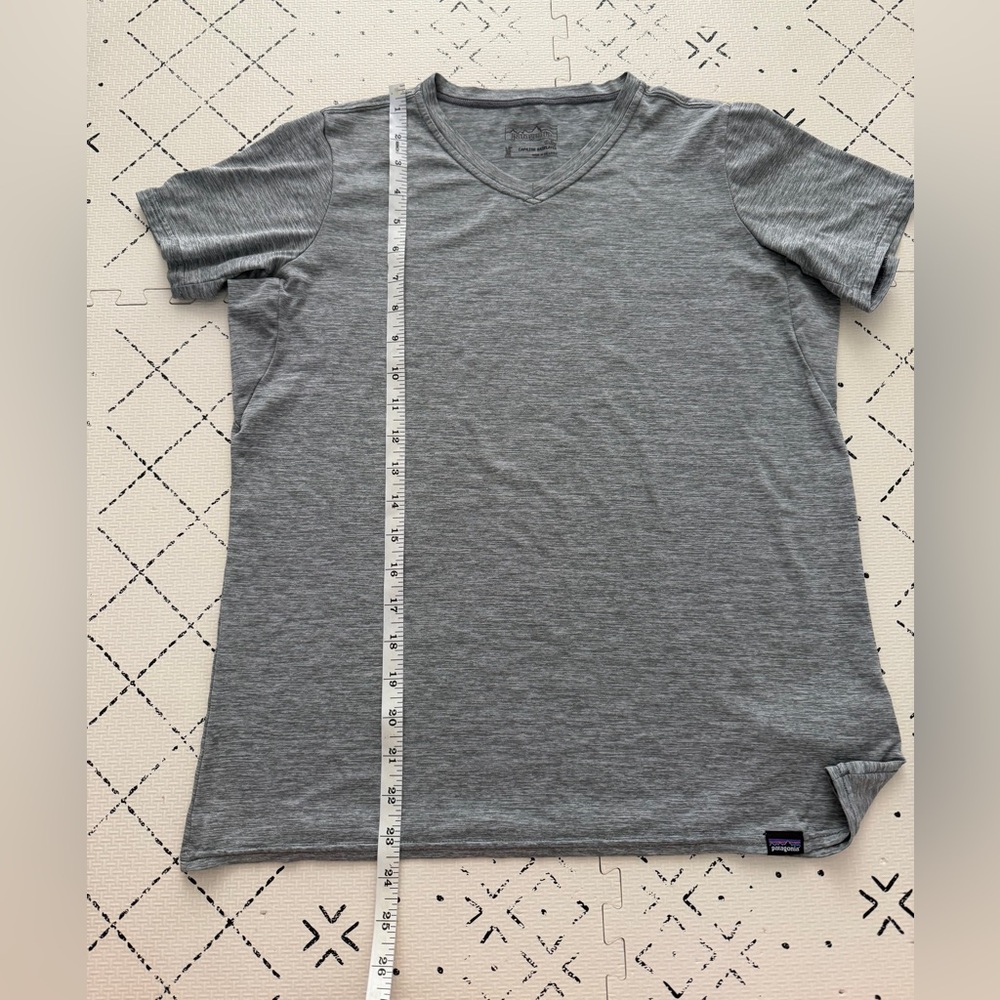 Patagonia Capilene Base-layer T-Shirt Top Short Sleeve V-Neck Womens M - Picture 2 of 7